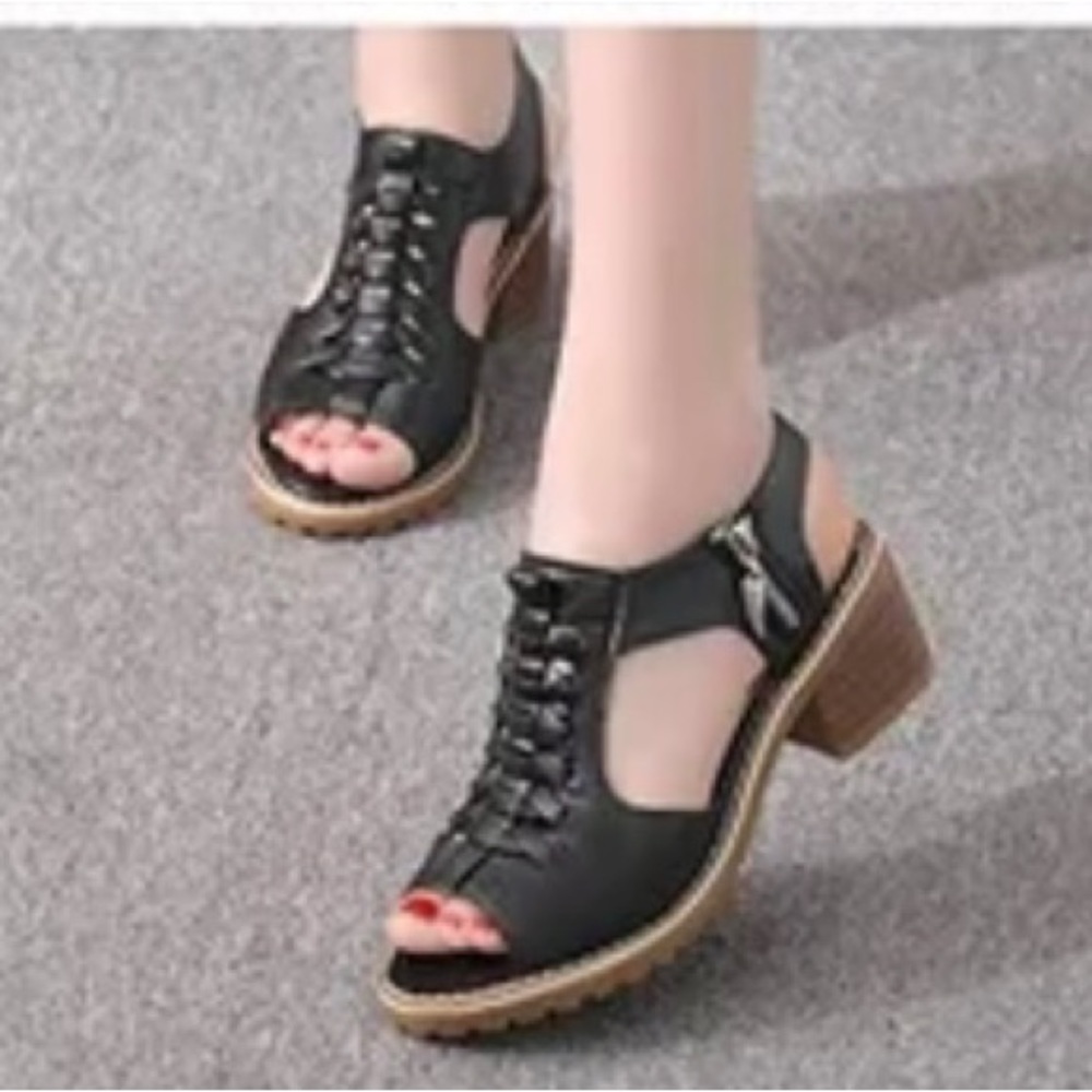 Women’s sandals